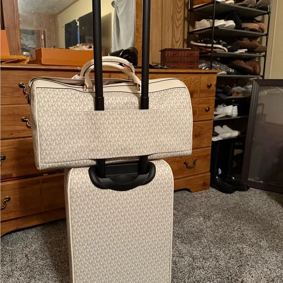 Michael Kors Cream Multi Trolley and duffle bag - Picture 2 of 14